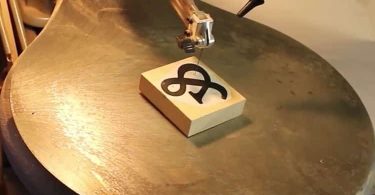 How to use a scroll saw