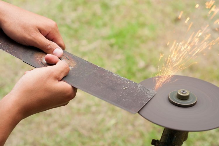 how to sharpen lawn mower blades