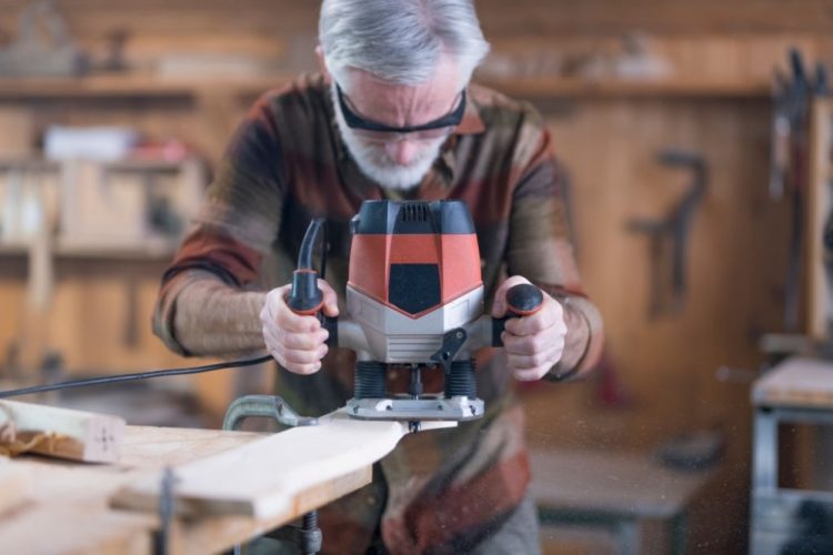 Expert’s Advice to a Novice – What Type of Wood Router to Buy?