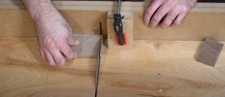 How to cut a hidden spline miter