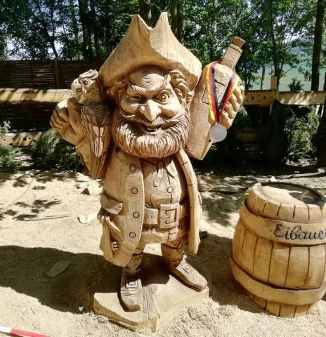 Human subjects chainsaw carving