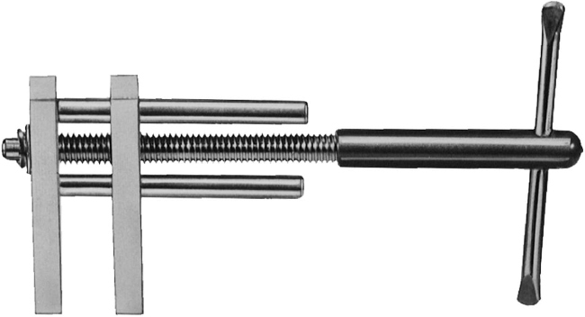 Internal spud wrench