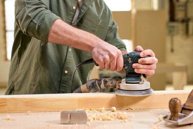 Using an Electric Sander