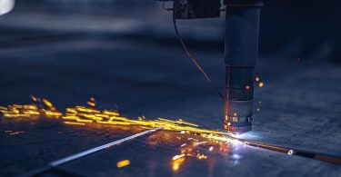 how does a plasma cutter works