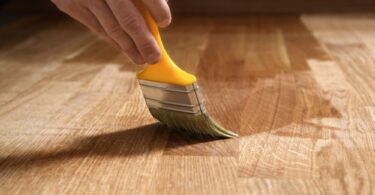 how to remove varnish from wood with vinegar